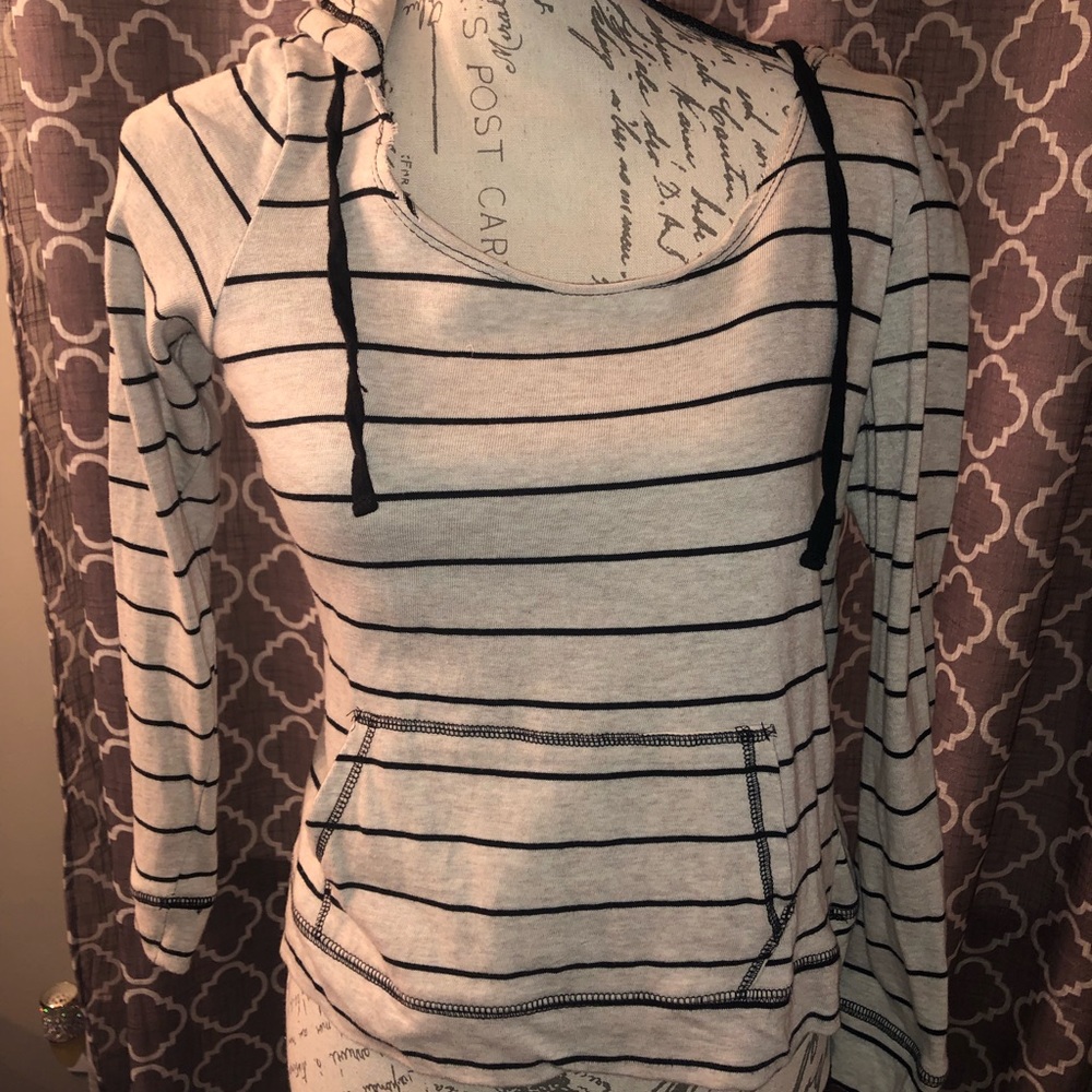 3/4 sleeve beige sweatshirt